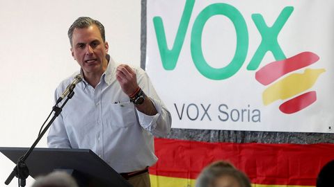 Vox tambin vive de Irn. Tras las crticas a Podemos por su financiacin desde el pas de los ayatols, ahora es Vox la que a travs de su secretario general, Javier Ortega Smith, admite que disidentes contrarios a la dictadura teocrtica de Irn les financiaron la campaa de las elecciones europeas del 2014 con donativos individuales para no superar el mximo permitido. Los aportaciones fueron legales y transparentes y comunicadas al Tribunal de Cuentas, asegura.