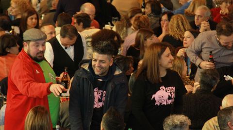 Codillo.M�s de 1.050 comensales se citaron en la Festa do Codillo