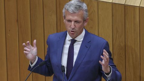 Primer relevo presidencial. Alfonso Rueda recogi el testigo presidencial de Feijoo a raz de la crisis en el PP nacional y la salida de Pablo Casado de la presidencia. El expresidente asumi el control del partido a nivel estatal y Rueda ocup su lugar en Galicia.