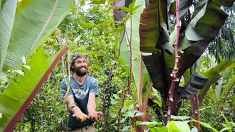 Jaime Otero desarrolla junto a Ana Sosa el proyecto pionero de la Estaci&oacute;n Agroecol&oacute;xica de Vieiro, en Viveiro, que es un aut&eacute;ntico vergel