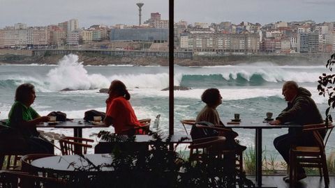 Oleaje bravo en playa de Riazor de A Corua.