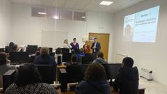 La concejala de Mar, Olga Gonz�lez, y el primer edil boirense, Jos� Ram�n Romero, en el primer d�a de clases.