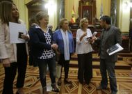 El alcalde, con Rosa Gallego, y las edilas Mariel Pad�n, Rosa Lendoiro y Luc�a Canabal (PP). 