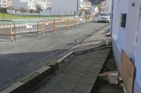 Obras en la calle Regueiro tras sufrir destrozos durante el temporal de hace dos semanas. 