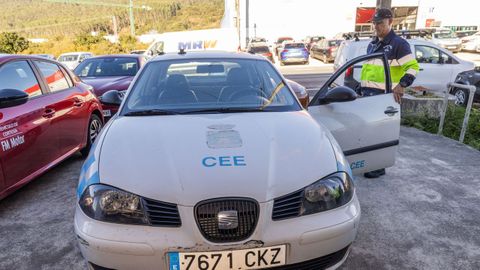 Un Seat Córdoba de 22 años que empezó siendo de la Policía Local de Cee y ahora está en Obras.