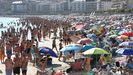 Baistas disfrutando de la playa de Silgar (Sanxenxo). 