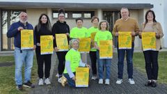 Representantes del Concello, la junta local de la AECC y Tempo, entre otros, en la presentaci�n de la cita en A Laracha