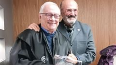 Pepe Prada, con el decano de los procuradores de Ourense, Ricardo Garrido.