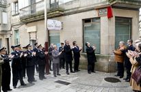 Jos� Mu�oz, primero por la izquierda, en la inauguraci�n de la R�a Vanessa Lage ayer. 