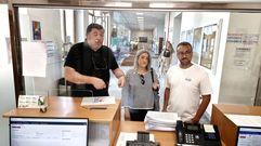 Los representantes del BNG, ayer en la entrega de las alegaciones en el registro municipal
