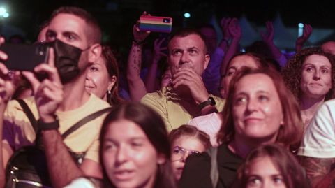 Un aspecto de las primeras filas en el concierto de Edurne en las fiestas de Monforte