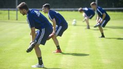 Jos�n, con �lex Men�ndez en segundo plano, en un entrenamiento con el Vetusta