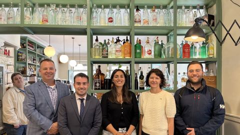 La encargada de Negocios de EE.UU en Espaa, Rian Harris, acudi a disfrutar del chocolate con churros de Bonilla en Ferrol