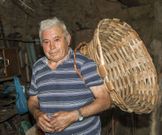 Avelino, en su taller de Pincelo, a finales del a�o pasado. 