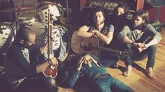 M�UR?, banda psicod�lica coru�esa