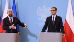 El jefe de Gobierno polaco, Mateusz Morawiecki, durante una reuni�n con presidente del Consejo Europeo, Charles Michel, en Bruselas.