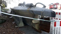 EL NARCOSUBMARINO. El semisumergible permanece en la Zona Franca de Vigo tras la b�squeda de huellas, ADN y la revisi�n de su maquinaria. El artefacto est� en un �rea cerrada y a la espera de que se decida qu� destino tendr� o si ser� destruido, ya que no cuenta con ninguna homologaci�n para navegar