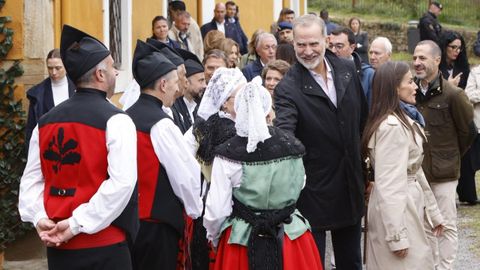 Los Reyes, la princesa Leonor y la Infanta Sof�a durante el acto de entrega del premio al ?Pueblo Ejemplar de Asturias 2025, a 25 de octubre de 2025, en Valdesoto, Sieto, Asturias (Espa�a). El Premio al Pueblo Ejemplar de Asturias 2025 ha sido concedido a la parroquia de Valdesoto, que pertenece al concejo asturiano de Siero