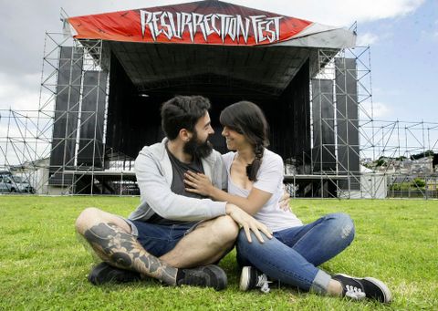 Francisco Velasco y Cecilia Gonz�lez, anteayer, en el recinto del Resurrection Fest 2015. 
