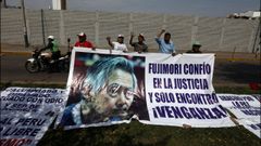 Afines a Fujimori, ante el hospital donde est� ingresado el expresidente