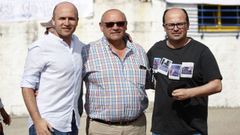 UNA FAMILIA FISTERRANA. Diego Lobelos, de negro a la derecha, junto a su padre Juan Ram�n y su hermano Rodrigo.