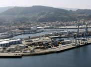 La terminal cubierta, el tren y varios muelles se ubican en los terrenos objeto de pol�mica. 
