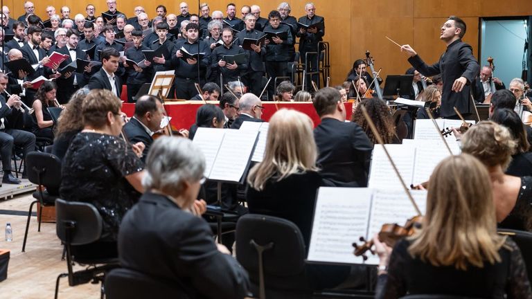 Javier Fajardo, en una imagen dirigiendo a la Real Filharmona de Galicia, que volver a dirigir los das 18 y 19 de diciembre