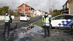 Un control en el l�mite de Ribeira y A Pobra, donde la movilidad se redujo en 196 viajes
