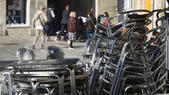 Todo indica que a partir de este viernes Viveiro recuperar� parcialmente su pulso porque el Sergas permitir� reabrir la hosteler�a, con lo cual terrazas como esta de la Praza Maior volver�n a montarse y a recibir clientes,  y cancelar� el cierre perimetral del municipio