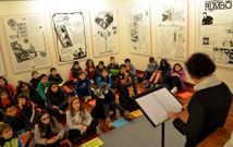 Por grupos, los estudiantes del Salustiano Rey asistieron a una lectura de textos. 