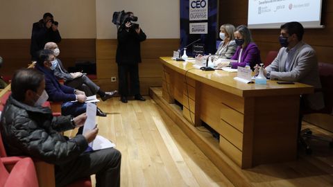 Reuni�n de la conselleira con representantes de la CEO