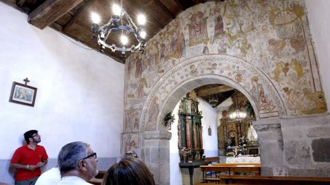 El principal valor de la iglesia de Santa María de Seteventos, en O Saviñao, es un excepcional conjunto de pinturas renacentistas