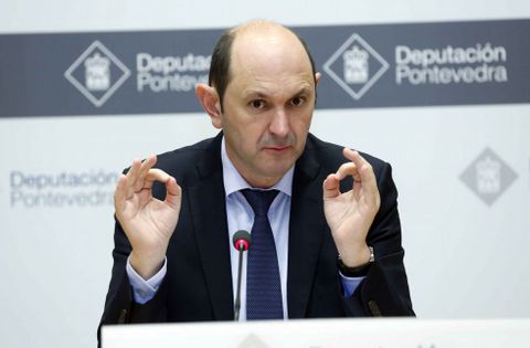Rafael Louzn, ayer, en la Diputacin, donde carg contra la incoherencia del Concello de Pontevedra. 
