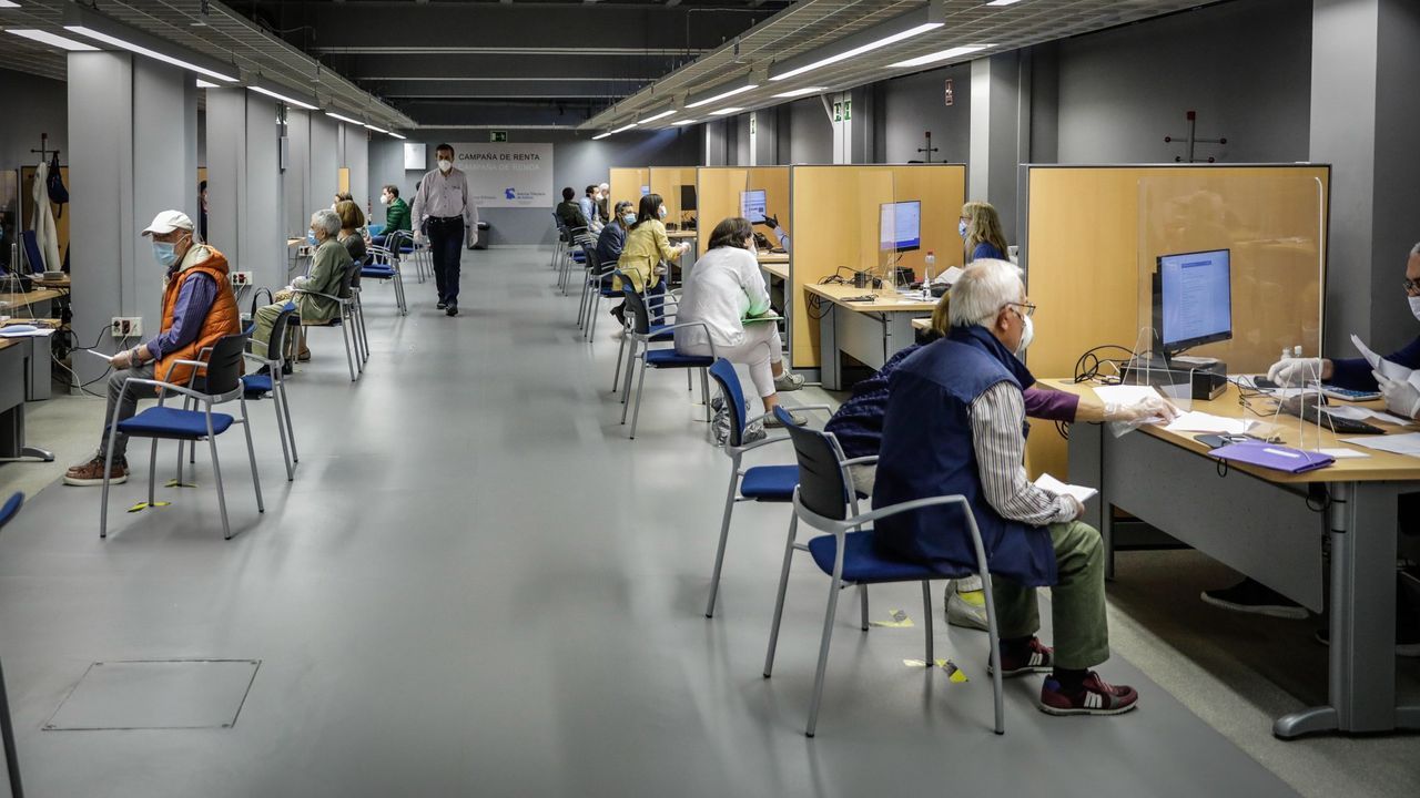 El Gobierno ofrece subir el sueldo de los funcionarios un 8 % en tres años