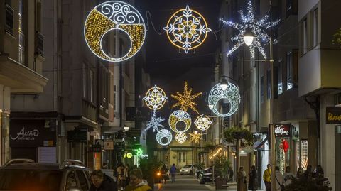 La Praza carballesa y sus calles ms comerciales estn plenas de luces 