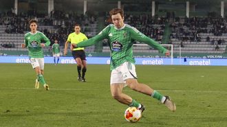 Sa&uacute;l Garc&iacute;a en una acci&oacute;n de un partido disputado este curso en A Malata. 