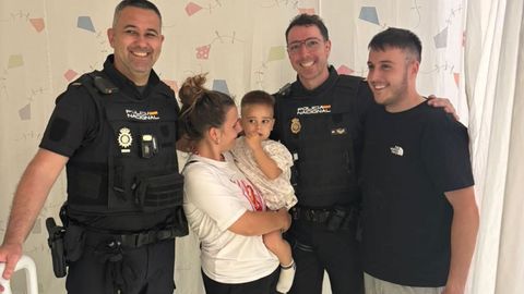 Polic�as de Vigo salvan la vida de Hugo, de tres a�os