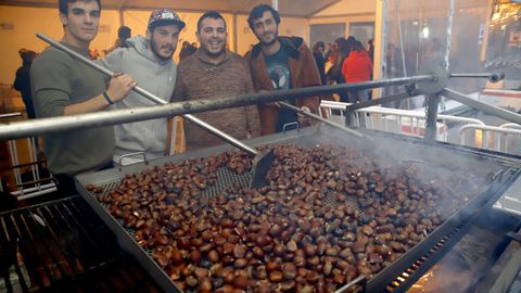 Las castaas asadas, como estas de Rianxo, son el men tradicional del Saman.