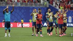 Los jugadores de Espa�a agradeciendo el apoyo de la afici�n en Atlanta tras la goleada a Arabia Saud� (4-0). 