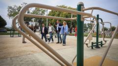 El presidente de la Diputaci�n, Valent�n Gonz�lez Formoso; el alcalde de Ferrol, Jos� Manuel Rey Varela; y la concejala de Urbanismo, Blanca Garc�a, este viernes durante la visita a la remodelaci�n de la plaza Ferr�ndiz, en Esteiro.