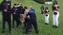 Detienen a un joven que estaba haciendo botell�n en el Parque Rosal�a