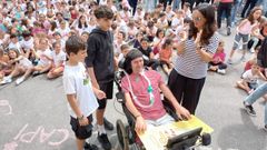 El exatleta José Luis Capitán, más conocido como Capi, durante el acto del cambio del nombre del colegio de Colloto donde impartió clases