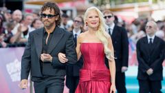 Linda Lampenius x Pete Parkkonen, representantes de Finlandia y favoritos en las apuestas para ganar Eurovisi�n 2026, en la alfombra turquesa del festival