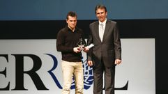 Actividades subacu�ticas: Pablo Otero. Entrega el premio Isidoro Hornillos, presidente de la Federaci�n Gallega de Atletismo