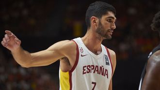 Santi Aldama durante el partido entre Espa�a y Bahamas.