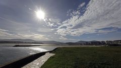 Vista de A Rapadoira, en Foz, con Barreiros al fondo