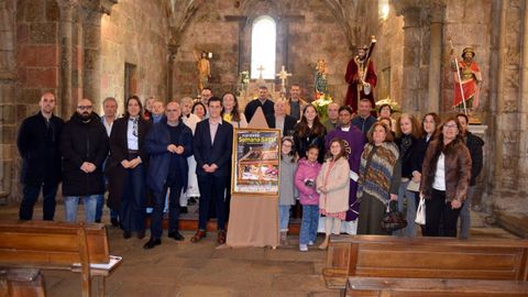 Presentaci�n del cartel de la Semana Santa de Fisterra, en la iglesia de Santa Mar�a das Areas