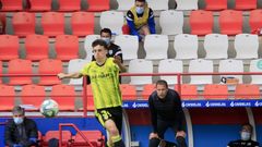 Curro Torres no par� de moverse en el banquillo