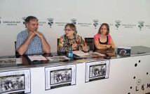 Javier Blanco present� ayer en Lal�n el festival junto a las ediles Marisa �lvarez y Paz P�rez Asorey.
