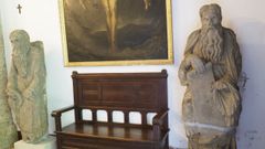 Las estatuas que esculpi� el maestro Mateo, en la capilla del pazo de Meir�s, est�n protegidas por la declaraci�n como BIC